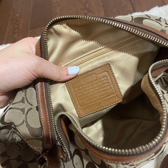 Beautiful y2k coach shoulder monogram bag with leather strap - Picture 8 of 8